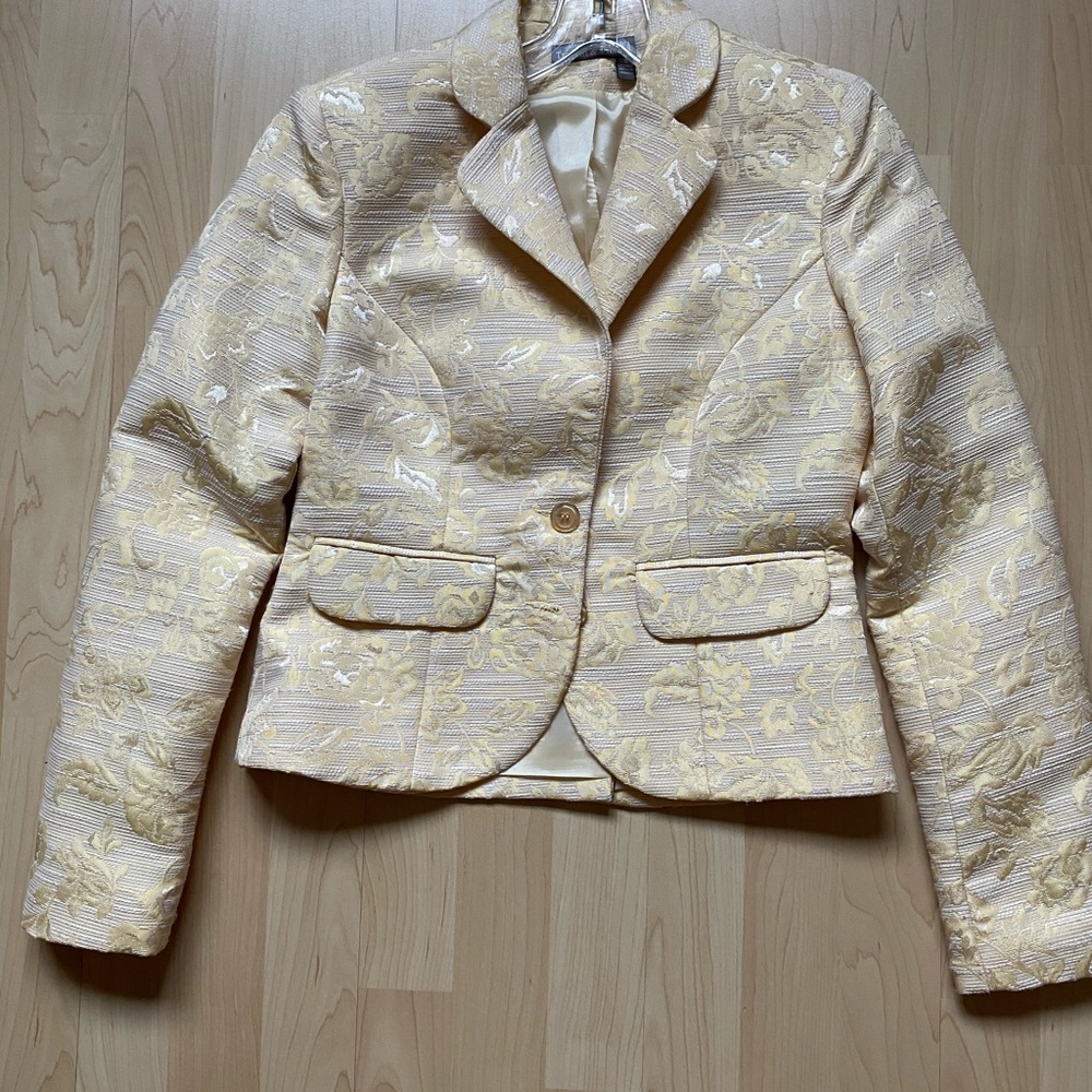 Jackets size small - Picture 2 of 3